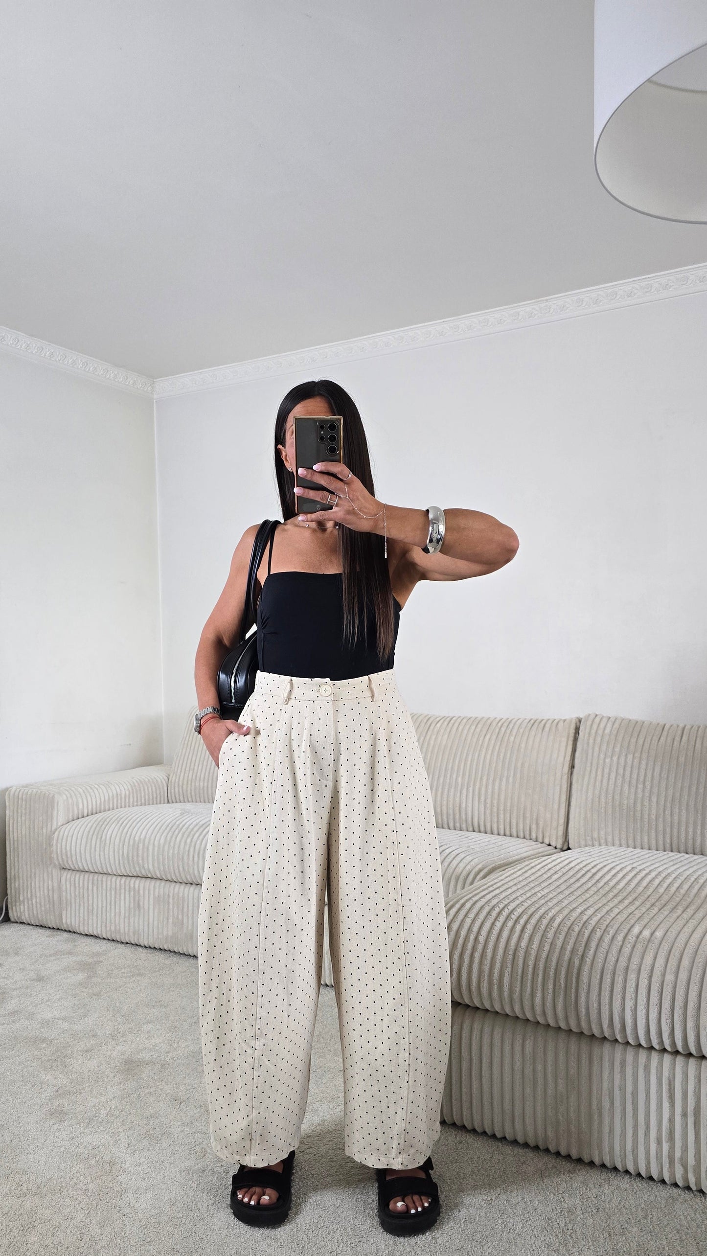 Pantalon écru à pois coupe balloon en coton – style chic & minimaliste