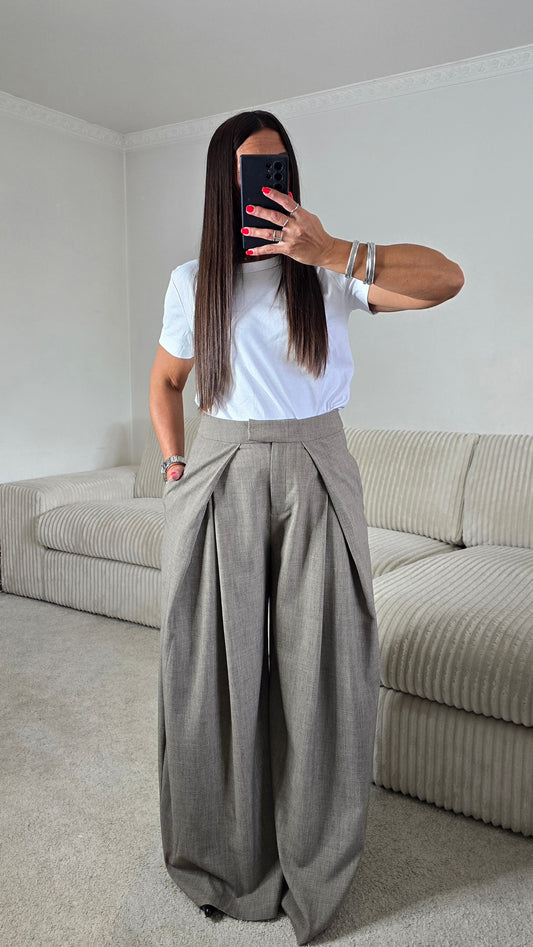 Pantalon tailleur large à plis taupe