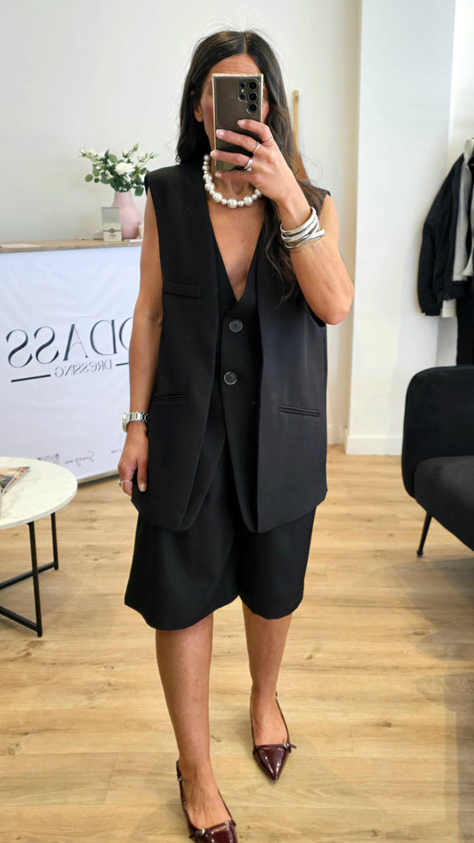 Bermuda Tailleur Noir – Élégance Casual & Chic