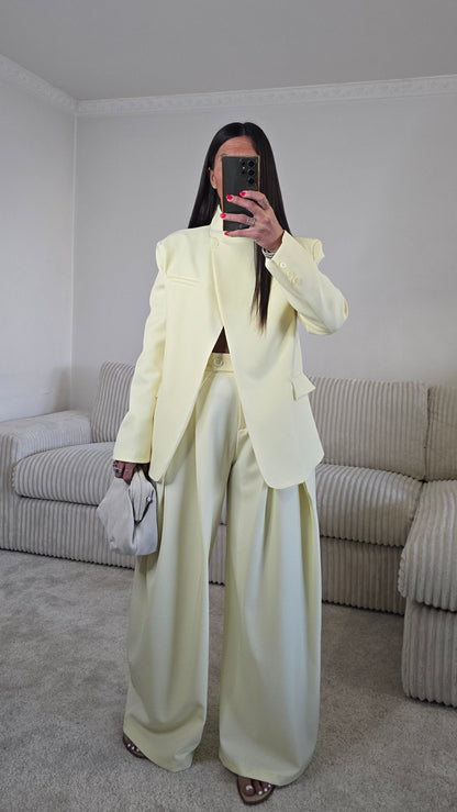 Blazer asymétrique structuré – jaune beurre lumineux