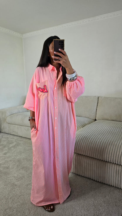 Robe chemise oversize rayée rose – esprit effortless & solaire