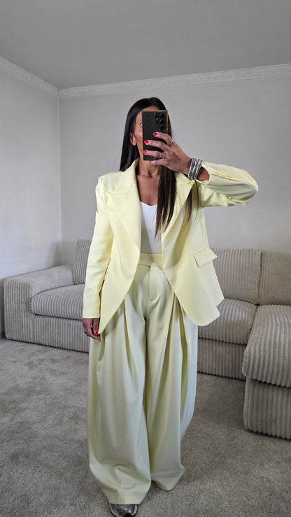 Blazer asymétrique structuré – jaune beurre lumineux