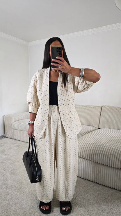 Veste écru à pois manches courtes – style chic & rétro moderne