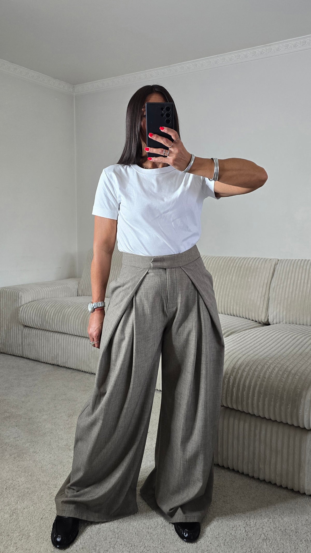 Pantalon tailleur large à plis taupe