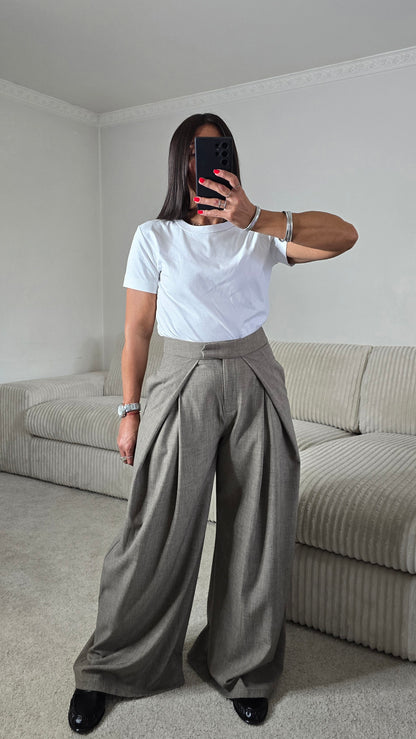 Pantalon tailleur large à plis taupe