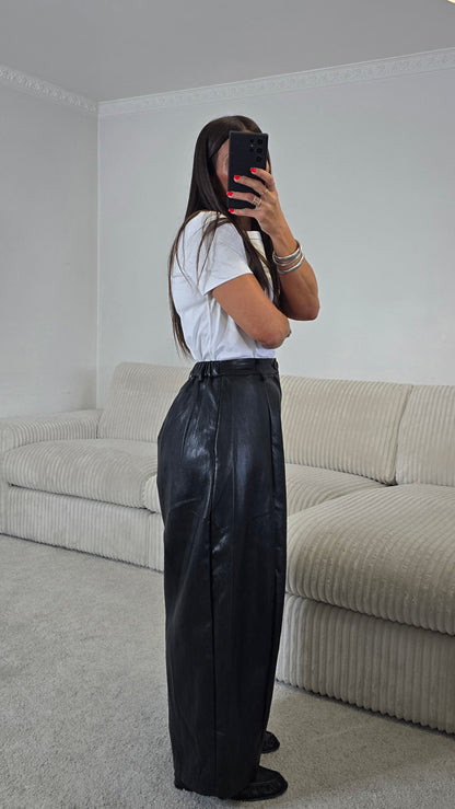 Pantalon ballon en simili cuir noir