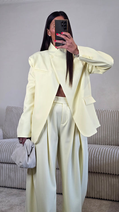 Blazer asymétrique structuré – jaune beurre lumineux