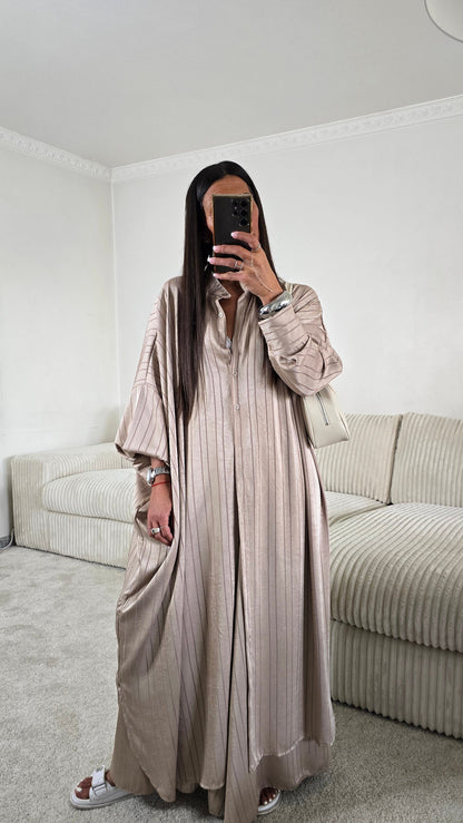 Ensemble satin texturé fluide – taupe