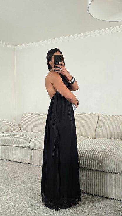 Robe longue dos nu dentelle noire