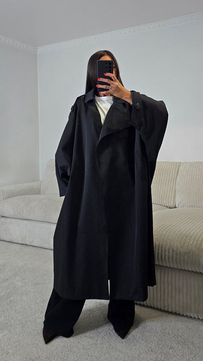 Trench long oversize noir – Élégance contemporaine