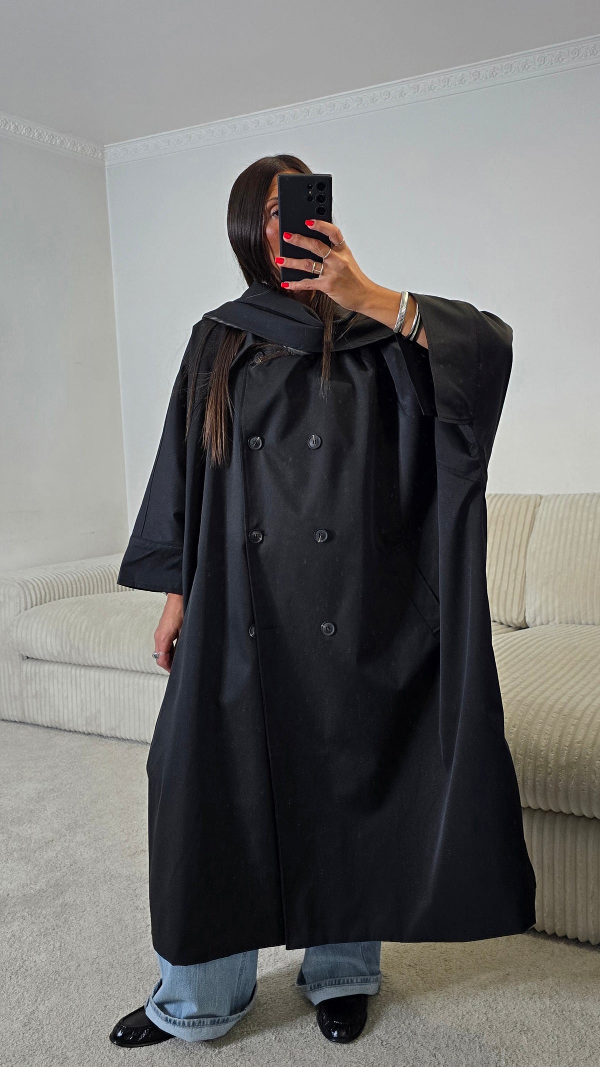 Trench long oversize noir à écharpe amovible – Élégance contemporaine