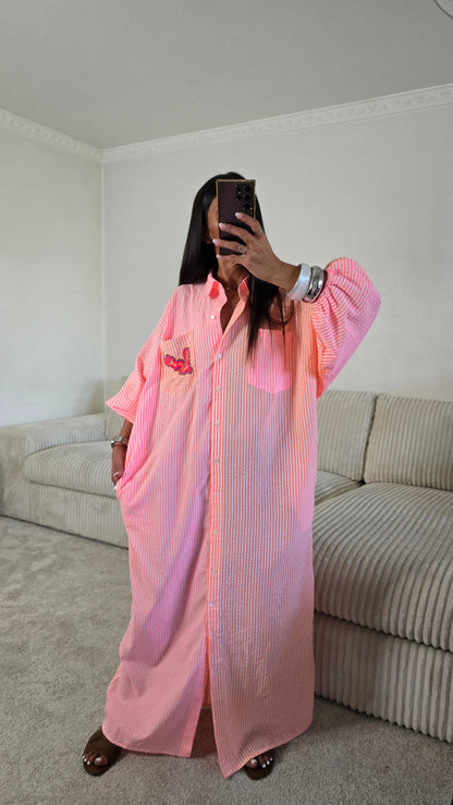Robe chemise oversize rayée rose – esprit effortless & solaire