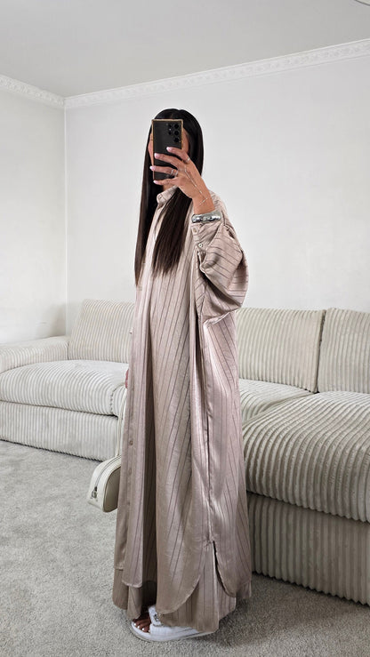Ensemble satin texturé fluide – taupe