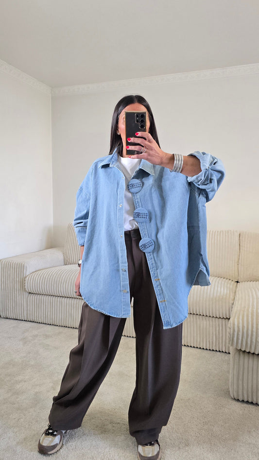 Veste Chemise Oversize en Denim Clair – Boutons Pression