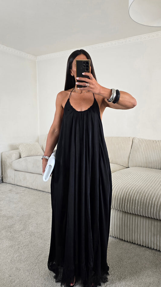 Robe longue dos nu dentelle noire