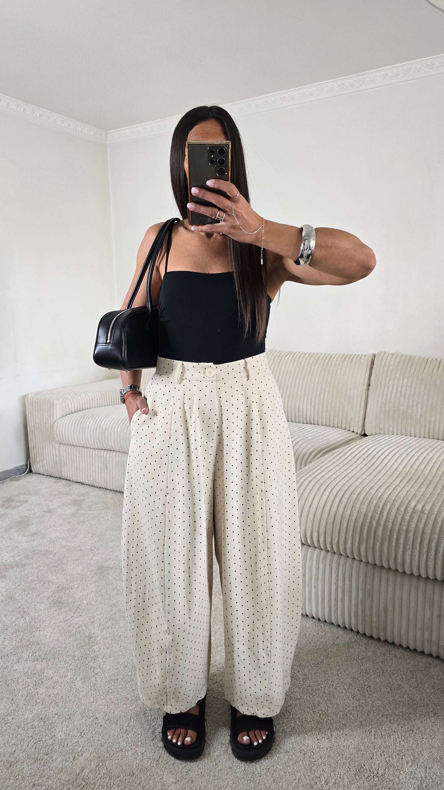 Pantalon écru à pois coupe balloon en coton – style chic & minimaliste