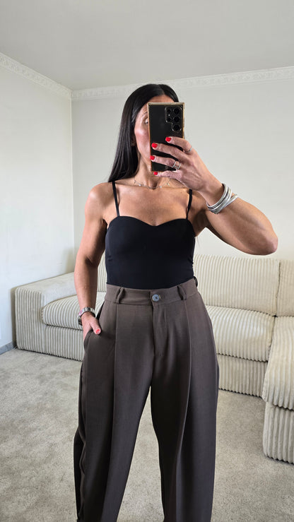 Pantalon wide leg marron taille haute – tailoring fluide structuré