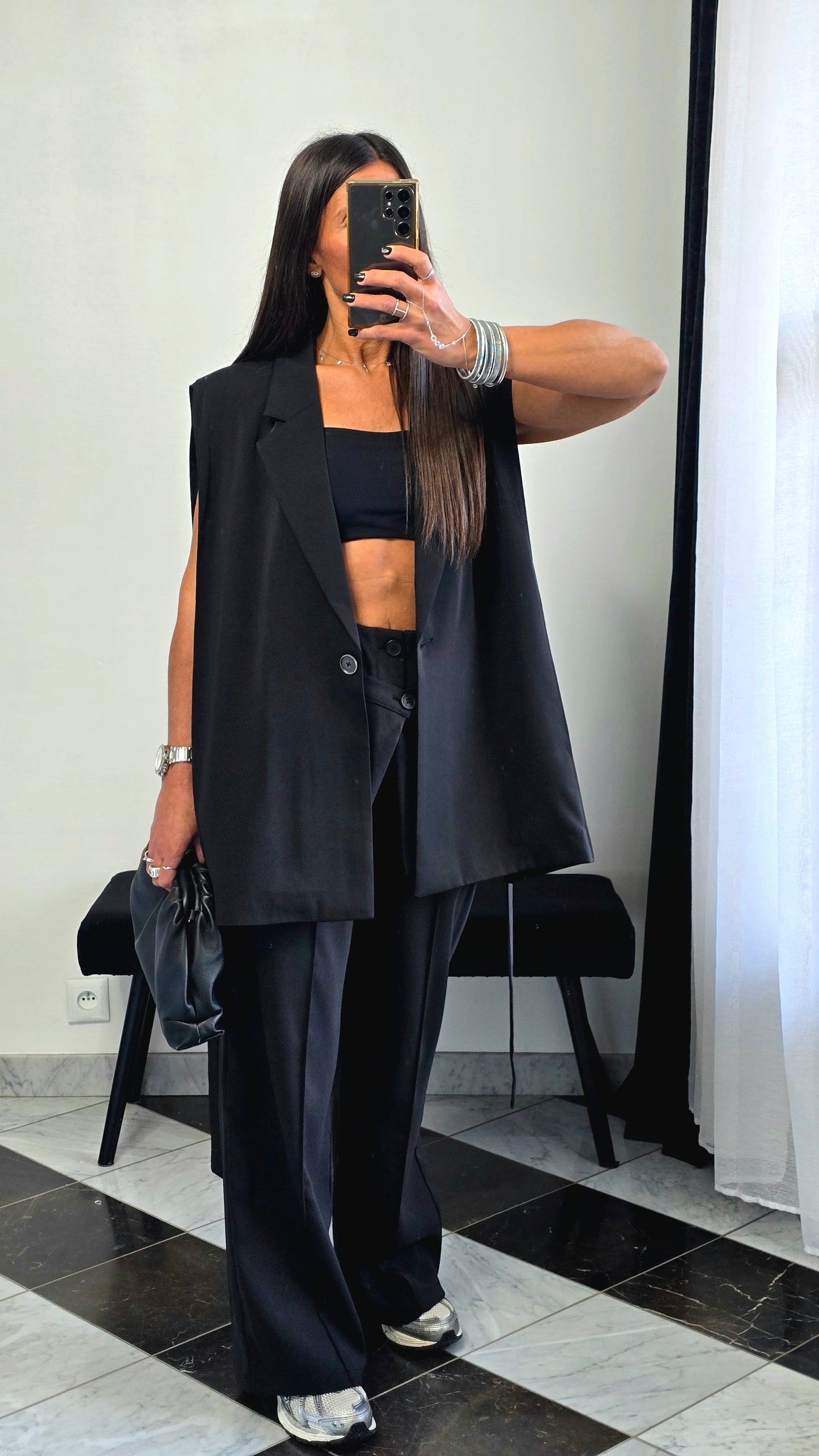 Pantalon tablier noir – coupe tailoring & détail couture