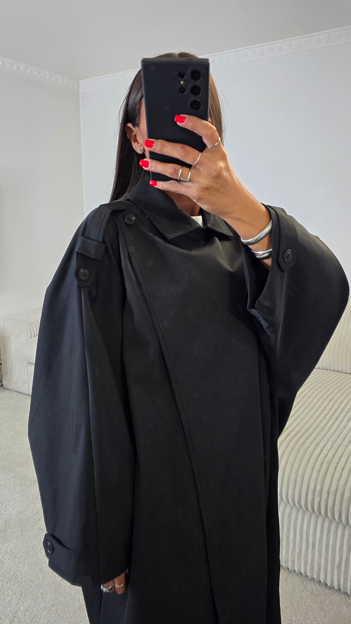 Trench long oversize noir – Élégance contemporaine