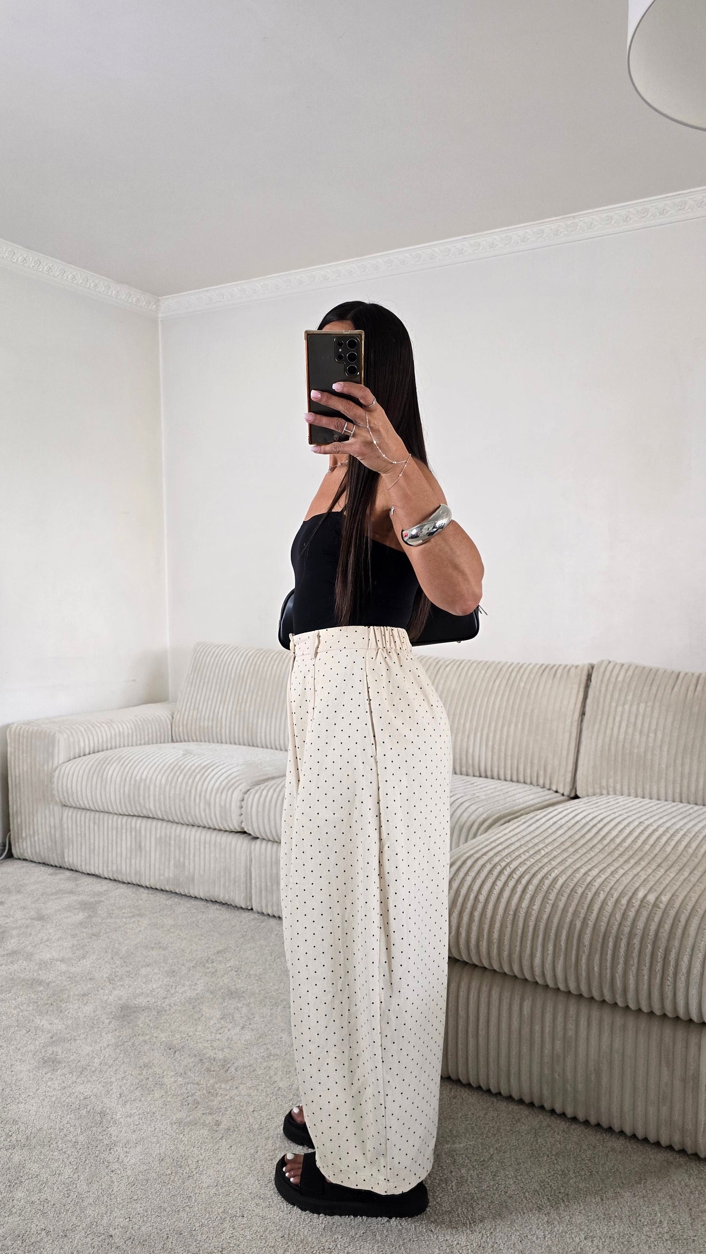 Pantalon écru à pois coupe balloon en coton – style chic & minimaliste