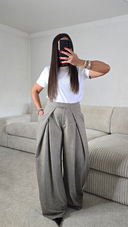 Pantalon tailleur large à plis taupe