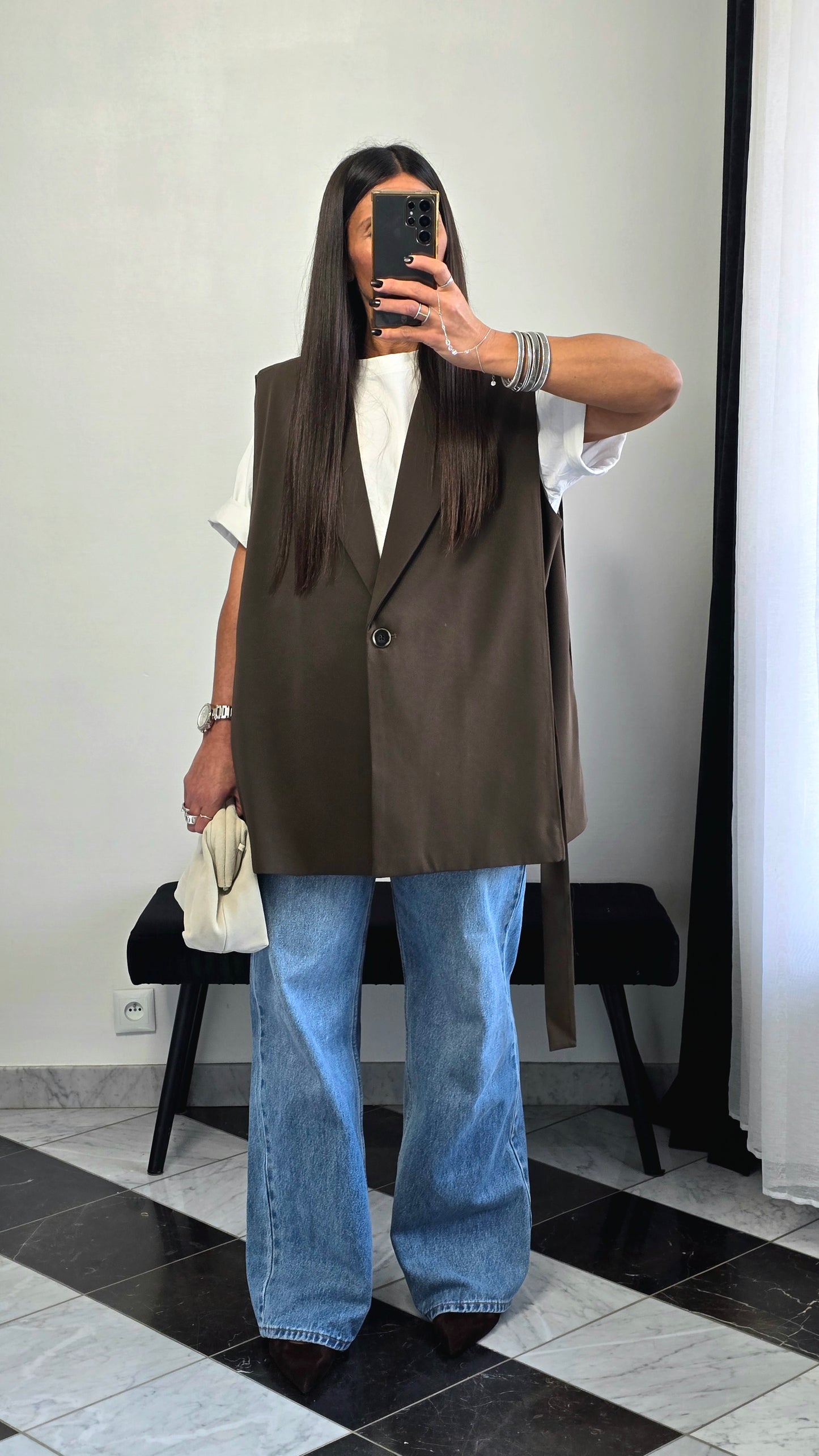 Veste sans manches marron – coupe tailoring & détail ceinture