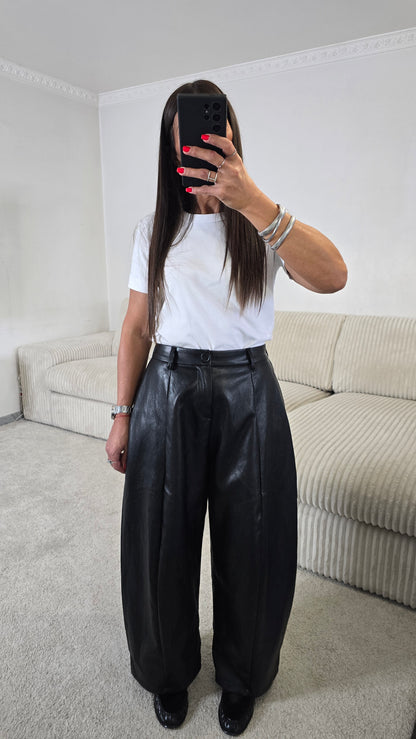 Pantalon ballon en simili cuir noir