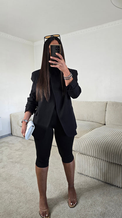 Blazer asymétrique structuré – noir intemporel