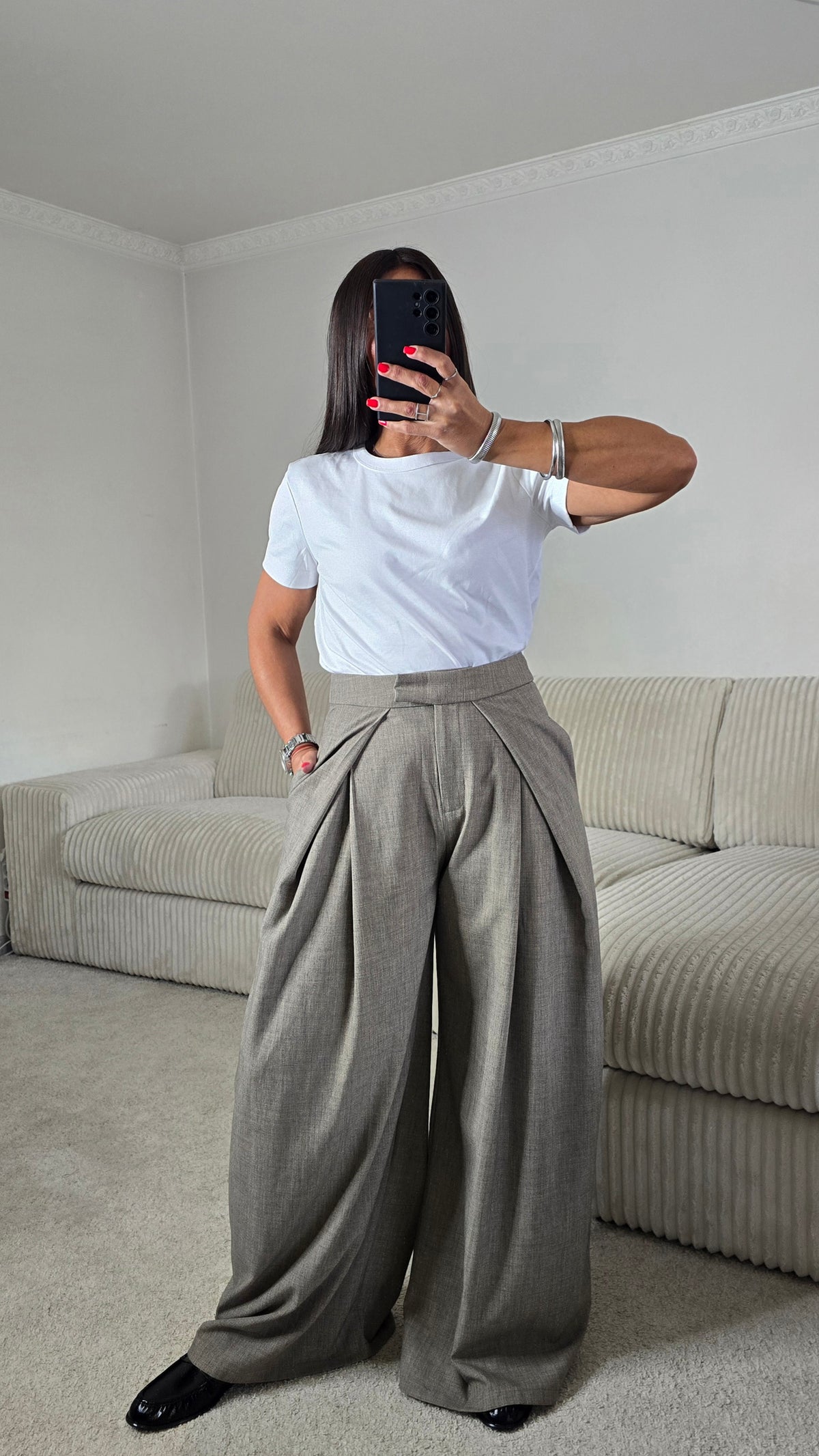 Pantalon tailleur large à plis taupe