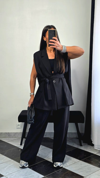 Pantalon tablier noir – coupe tailoring & détail couture