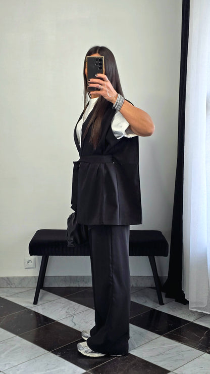 Pantalon tablier noir – coupe tailoring & détail couture