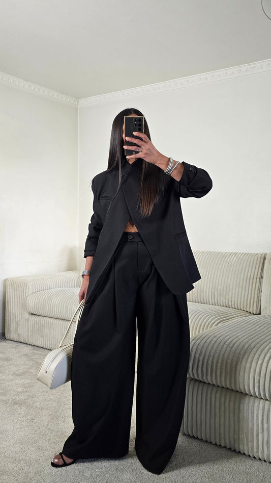 Blazer asymétrique structuré – noir intemporel