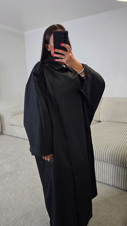 Trench long oversize noir – Élégance contemporaine