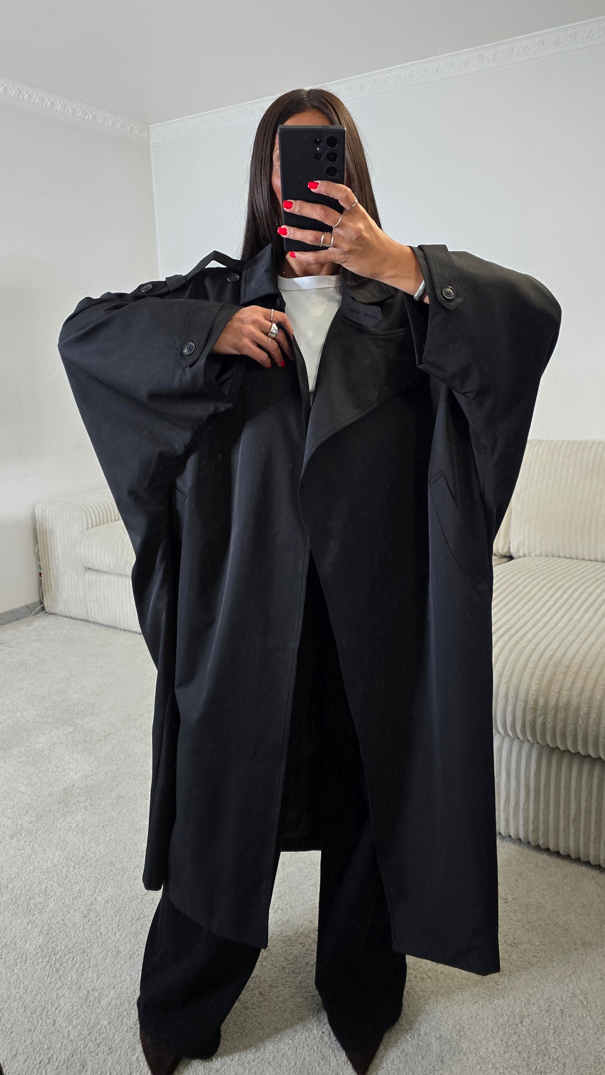 Trench long oversize noir – Élégance contemporaine