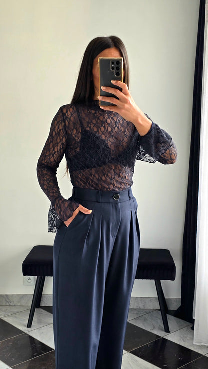 Haut en Dentelle à Col Cheminée – Bleu Marine Profond