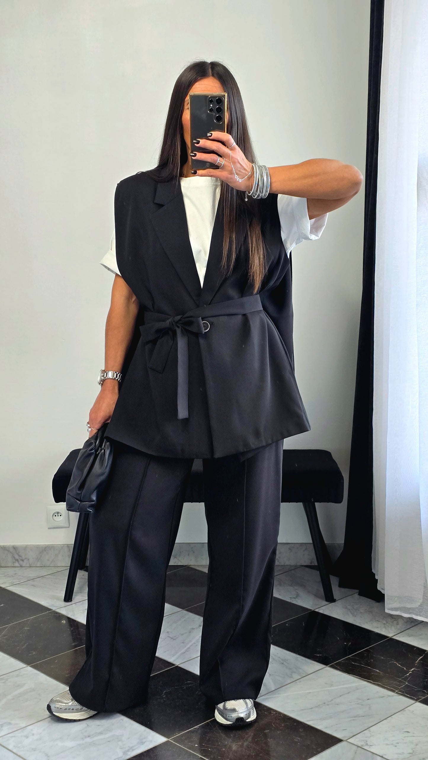 Pantalon tablier noir – coupe tailoring & détail couture