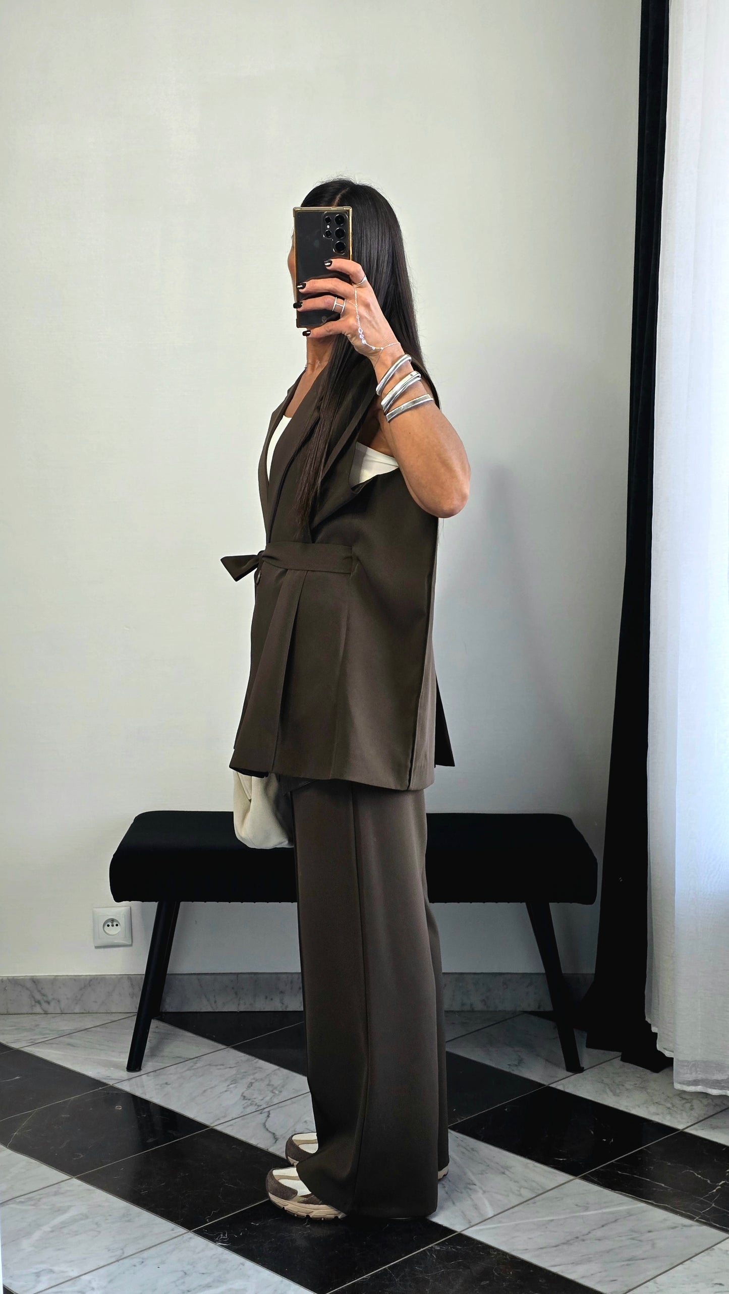 Pantalon tablier marron – coupe tailoring & détail couture