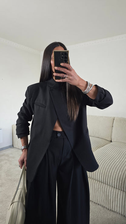 Blazer asymétrique structuré – noir intemporel