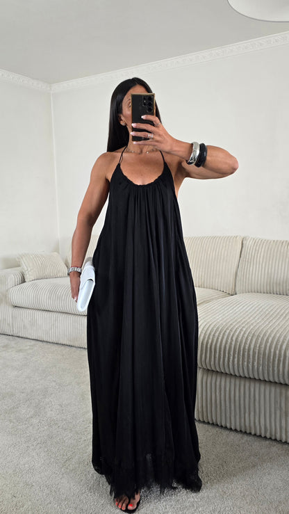 Robe longue dos nu dentelle noire