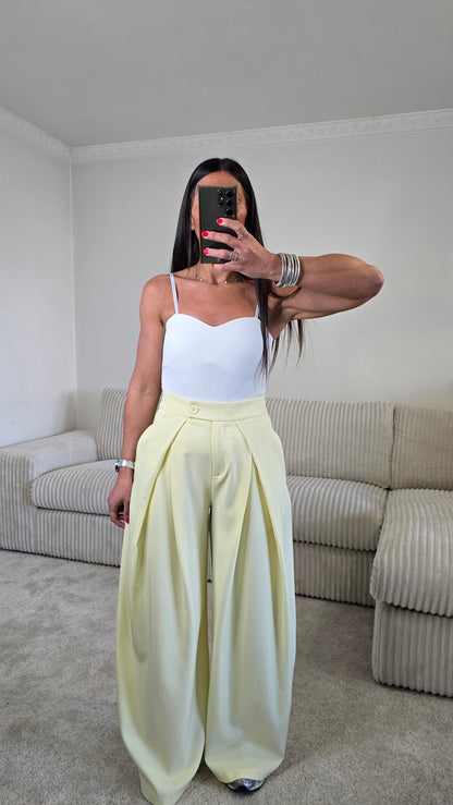 Pantalon tailoring large – jaune beurre lumineux