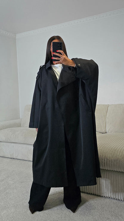 Trench long oversize noir – Élégance contemporaine