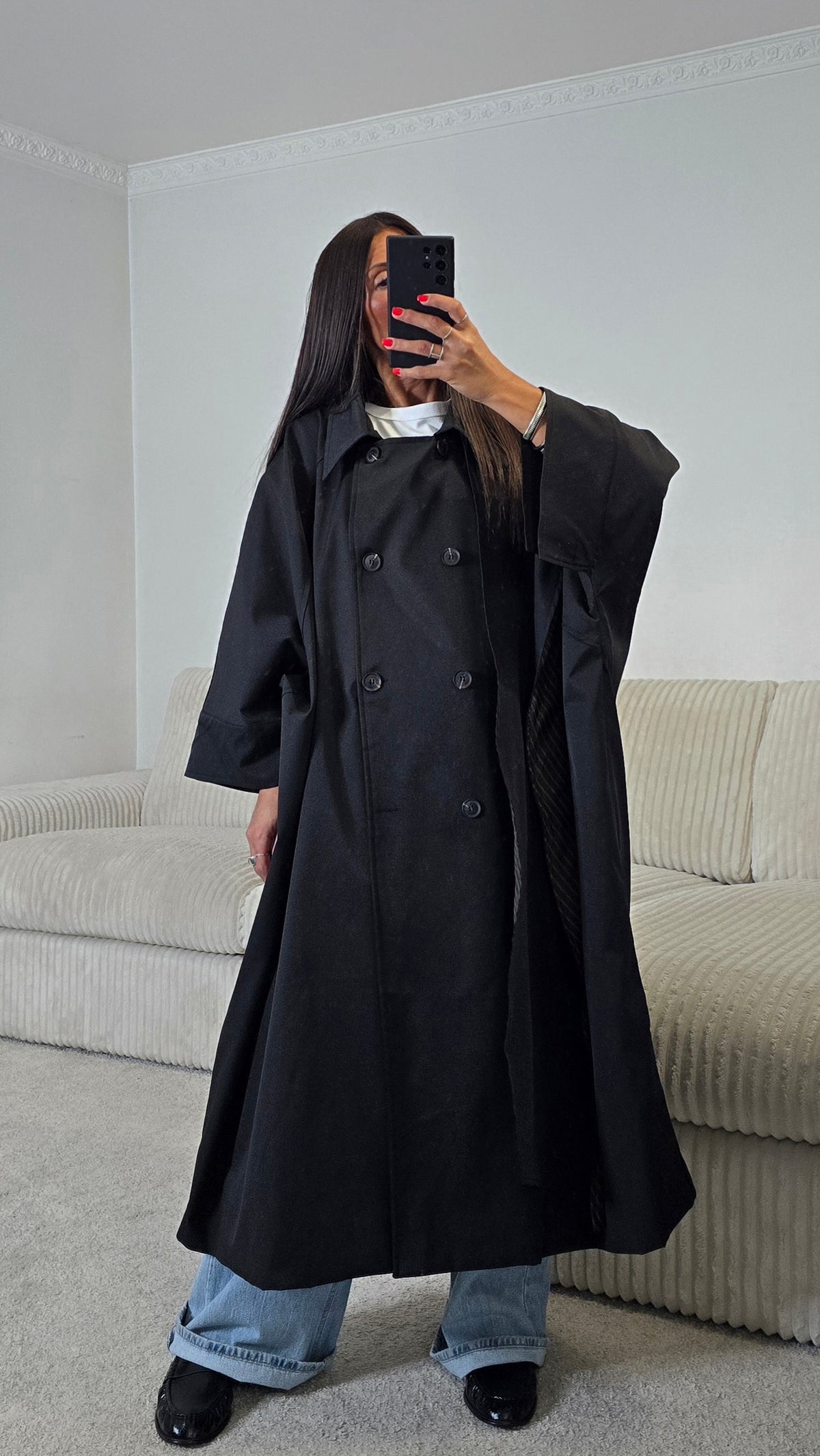 Trench long oversize noir à écharpe amovible – Élégance contemporaine