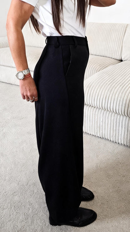 Pantalon tailleur noir coupe ballon