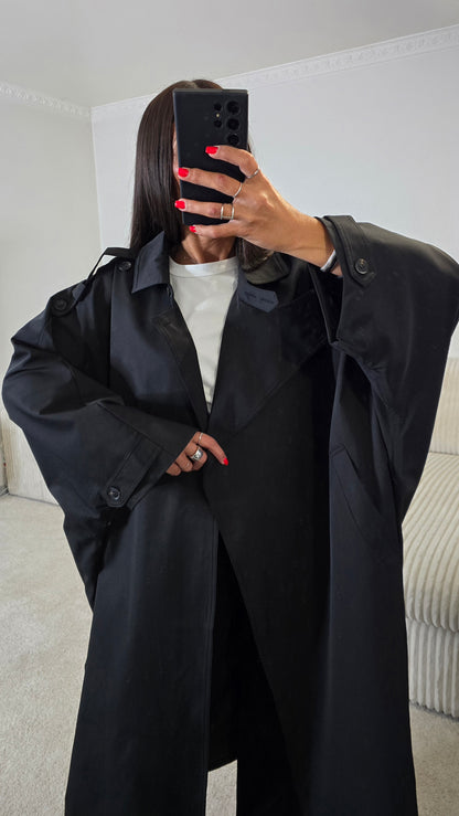 Trench long oversize noir – Élégance contemporaine