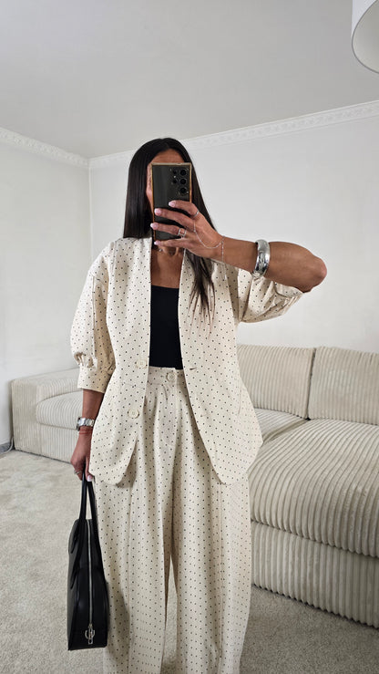 Veste écru à pois manches courtes – style chic & rétro moderne