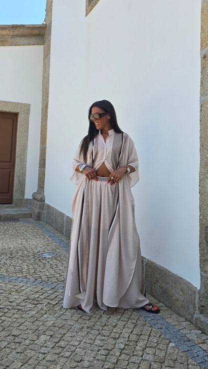 Ensemble fluide beige rosé à rayures – silhouette resort chic