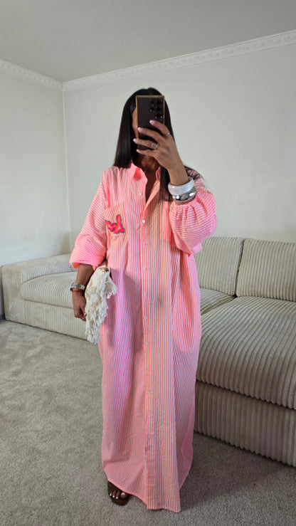 Robe chemise oversize rayée rose – esprit effortless & solaire