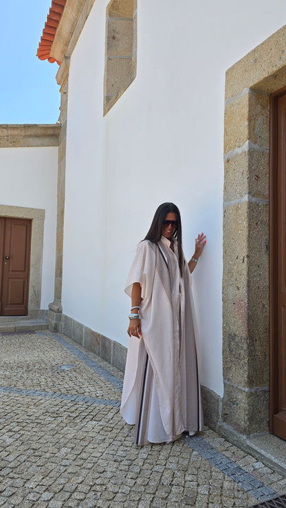 Ensemble fluide beige rosé à rayures – silhouette resort chic