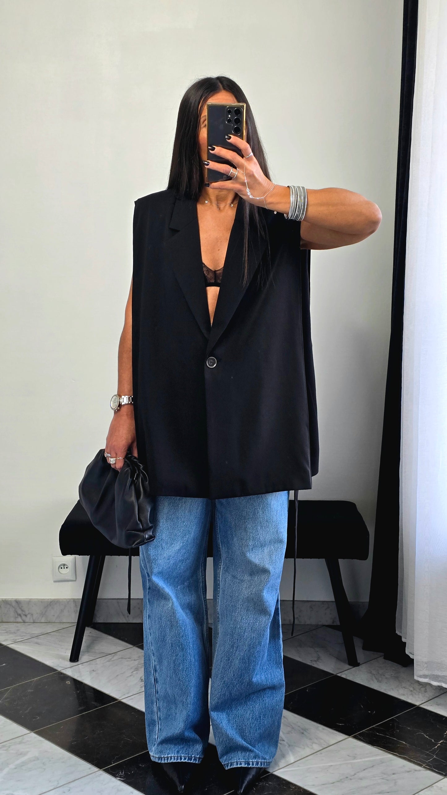 Veste sans manches ceinturée noire – effet cape & épaulettes subtiles