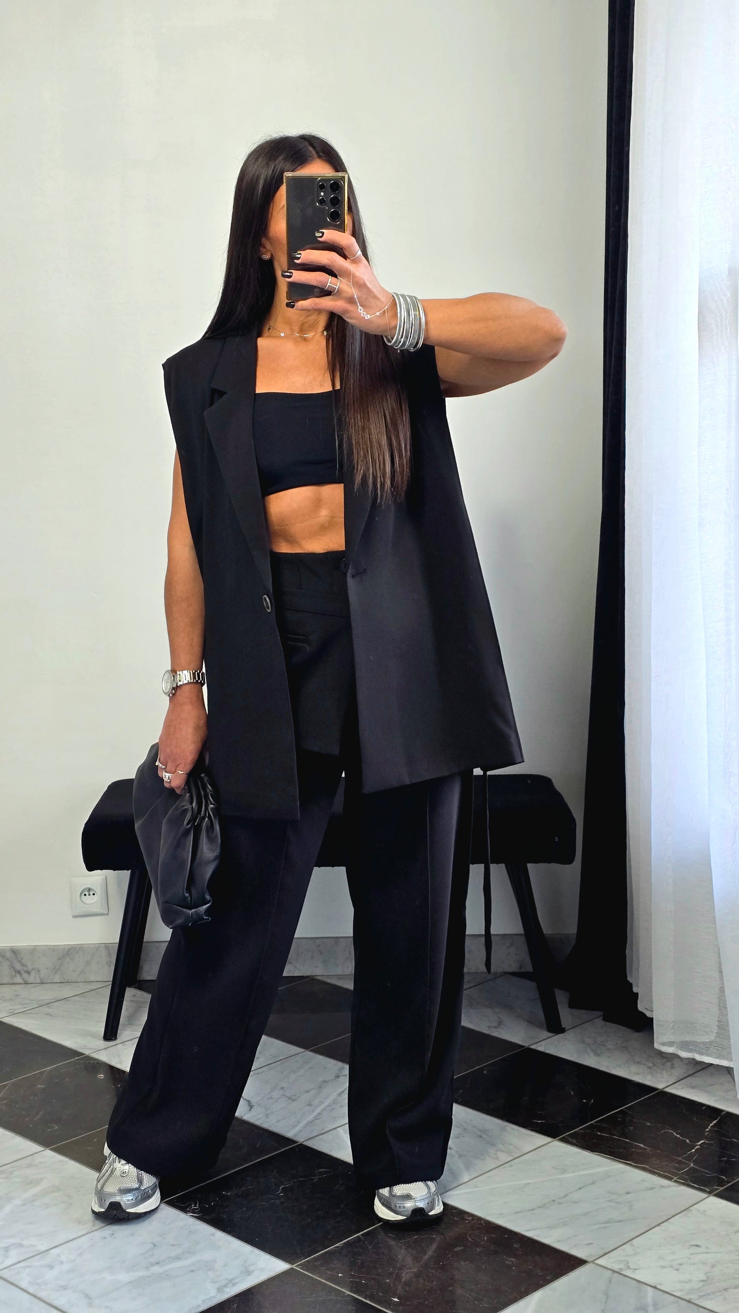 Pantalon tablier noir – coupe tailoring & détail couture